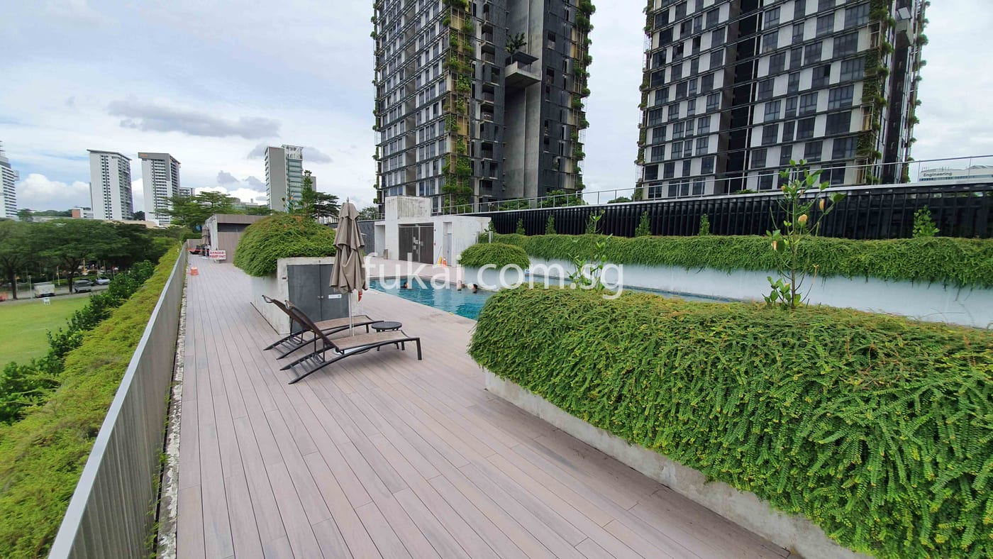 Composite Decking With Plants Landscape