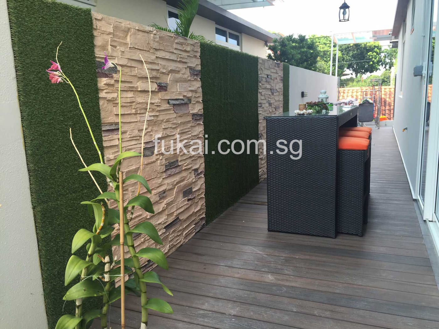 Vertical Green Artificial Grass